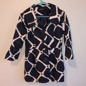 Light patterned coat